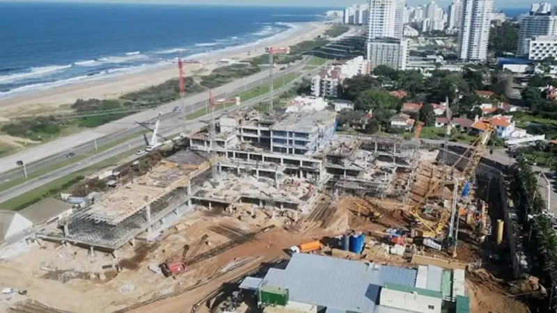 URUGUAY NATURAL: AVANZAN LAS OBRAS DEL HOTEL SAN RAFAEL DE PUNTA DEL ESTE QUE TIENE PREVISTA SU INAUGURACIÓN EN 2025.