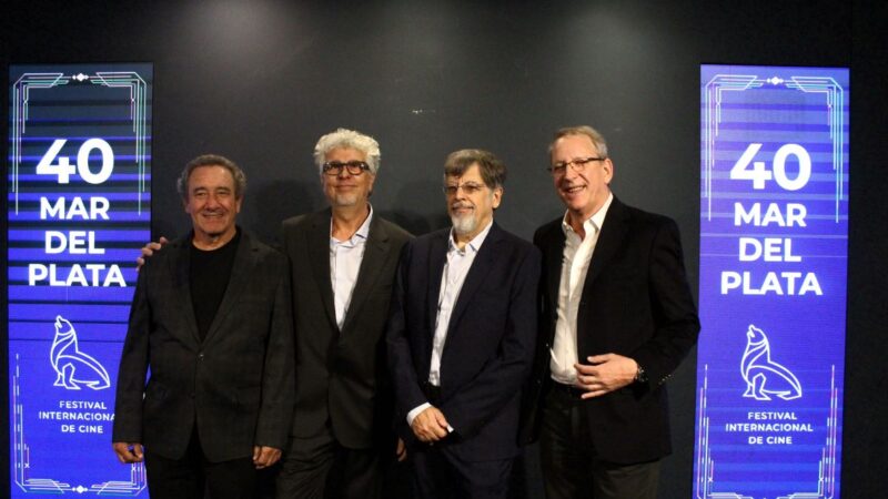 @CINE: FESTIVAL DE MAR DEL PLATA ANUNCIÓ COMPETENCIAS Y JURADOS. JUAN JOSÉ JUSID RECIBIÓ EL ASTOR DE PLATA A LA TRAYECTORIA DE MANOS DE VICTOR LAPLACE EN CEREMONIA REALIZADA EN CINE GAUMONT, BUENOS AIRES.