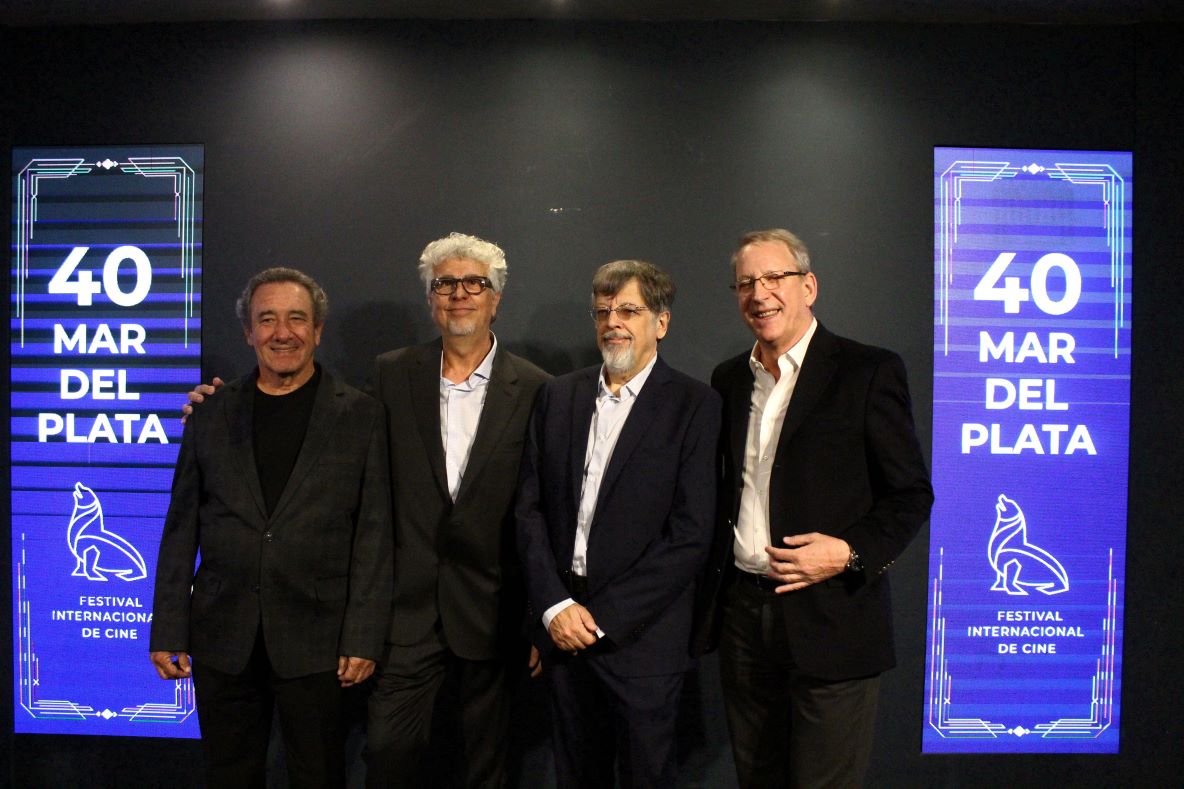 @CINE: FESTIVAL DE MAR DEL PLATA ANUNCIÓ COMPETENCIAS Y JURADOS. JUAN JOSÉ JUSID RECIBIÓ EL ASTOR DE PLATA A LA TRAYECTORIA DE MANOS DE VICTOR LAPLACE EN CEREMONIA REALIZADA EN CINE GAUMONT, BUENOS AIRES.