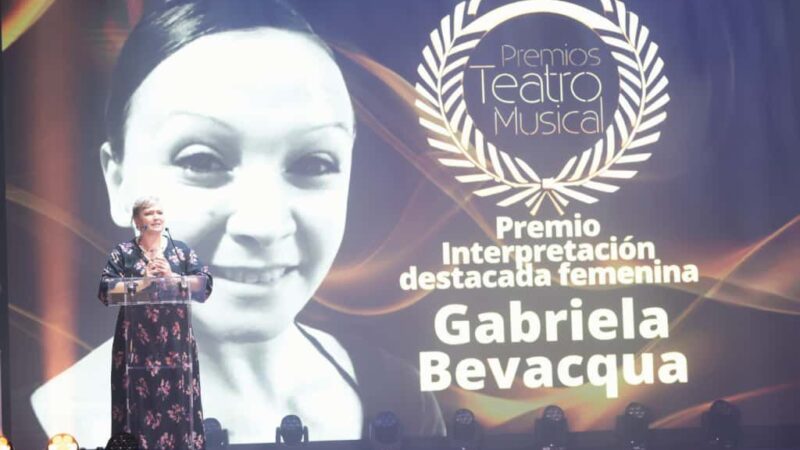 @PREMIO: LA OBRA «COME FROM AWAY», QUE PRODUCE Y DIRIGE CARLA CALABRESE, OBTUVO SEIS PREMIOS AL TEATRO MUSICAL EN ESPAÑA.