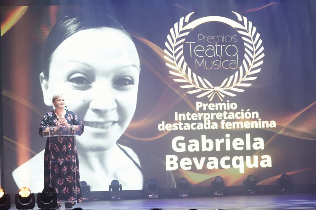 @PREMIO: LA OBRA «COME FROM AWAY», QUE PRODUCE Y DIRIGE CARLA CALABRESE, OBTUVO SEIS PREMIOS AL TEATRO MUSICAL EN ESPAÑA.