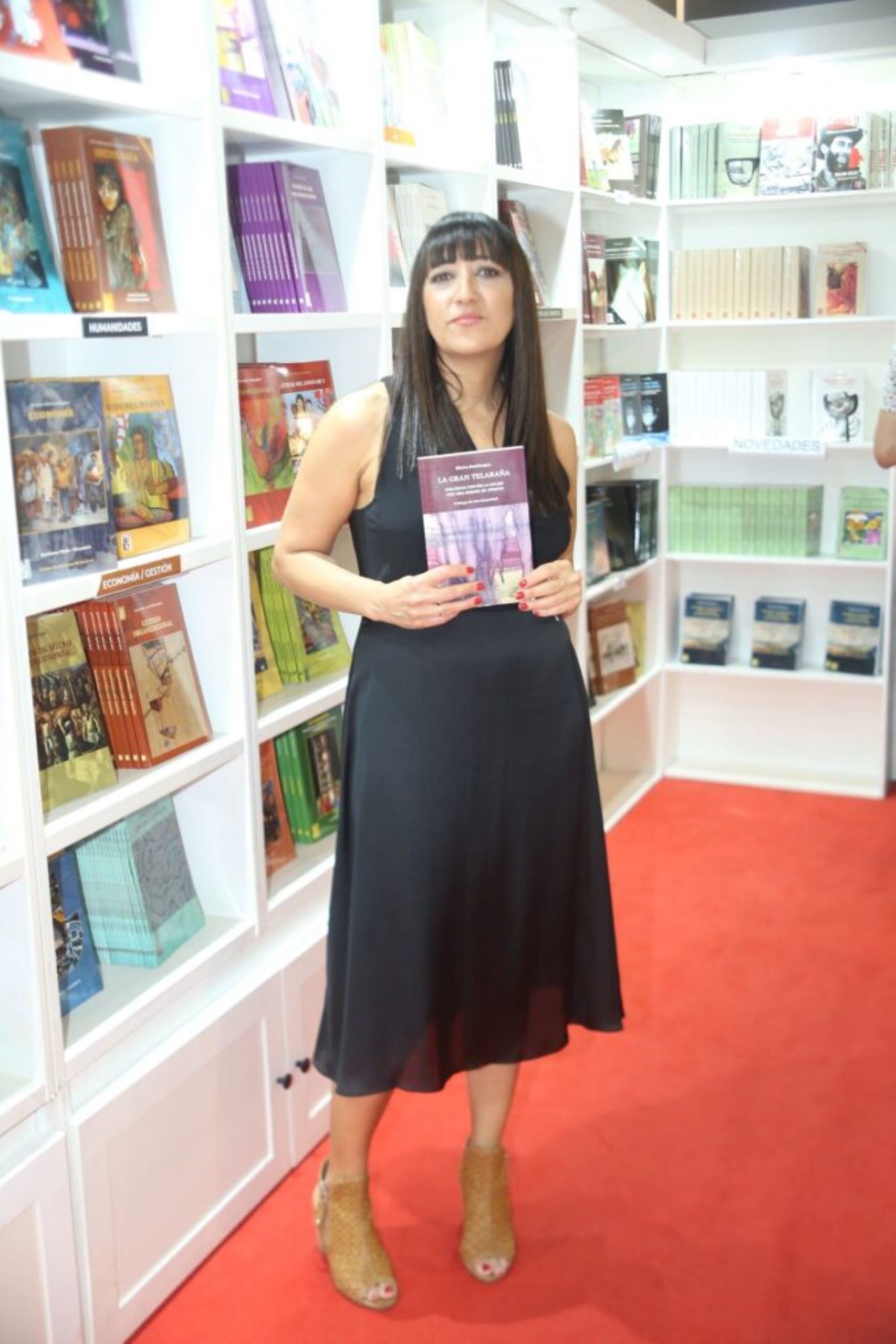 @SILVINA BENTIVEGNA JUNTO A @ANA ROSENFEL DARÁN UN CONVERSATORIO SOBRE VIOLENCIA DE GÉNERO EN CONMEMORACIÓN AL DÍA INTERNACIONAL DE LA NO VIOLENCIA CONTRA LA MUJER ABORDANDO SUS LIBROS «LA GRAN TELARAÑA», «MUJERES» Y «EL TERROR DE LOS MARIDOS».